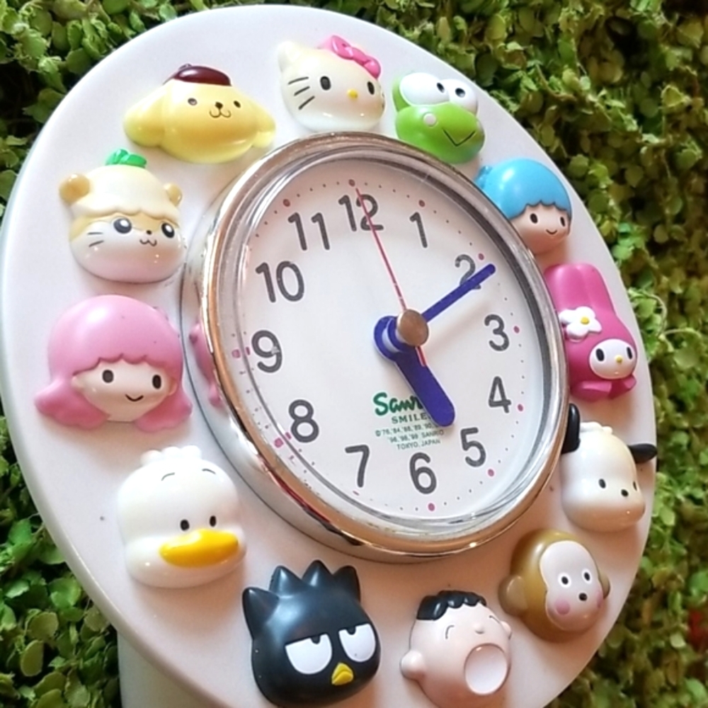 90's SANRIO Rare SMILES Cutest ICONIC HELLO KITTY Collectible ALL Friends CLOCK - Picture 3 of 16